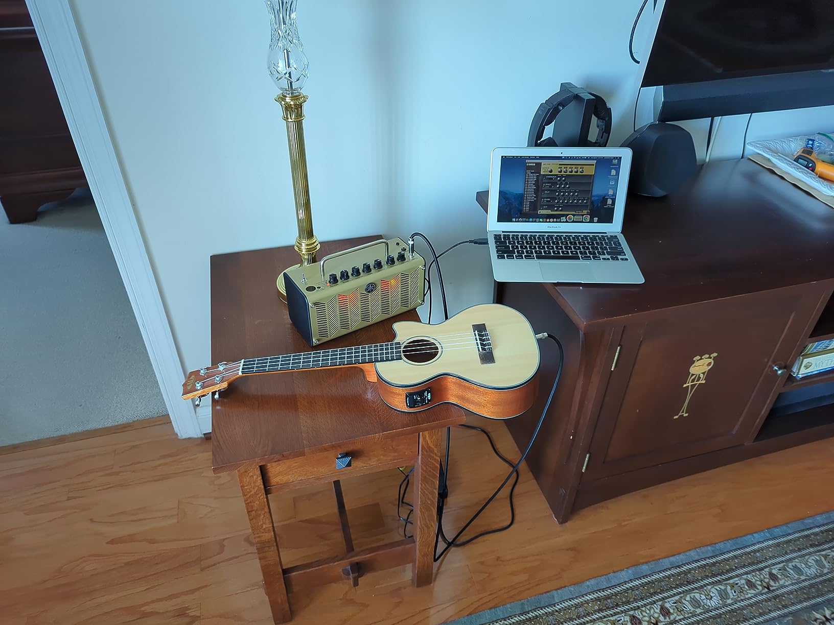 Yamaha THR5 Mini Acoustic Guitar Amplifier with Cubase AI Production Software - Customer Photo 1