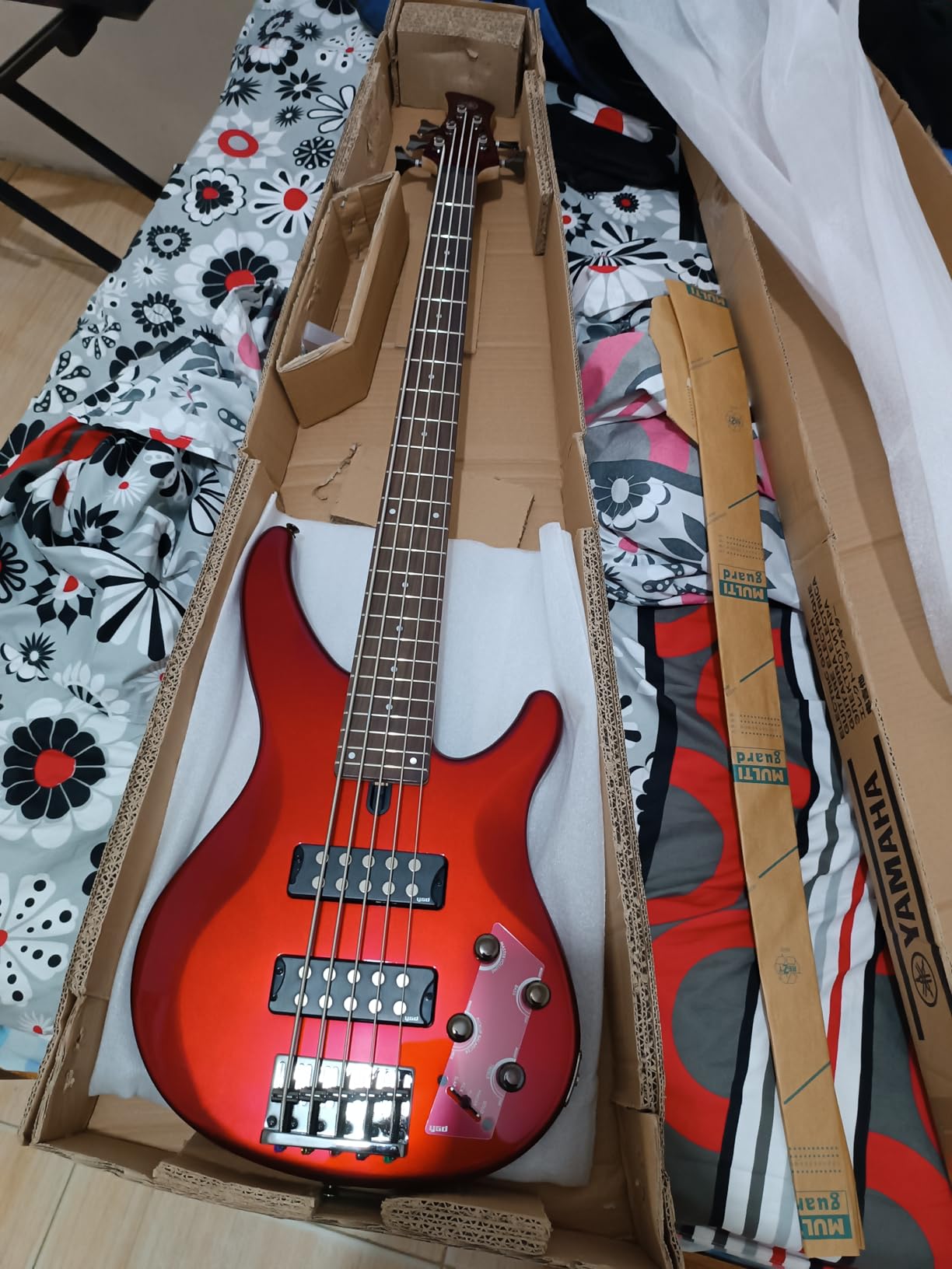 Yamaha TRBX305 CAR 5-String Electric Bass Guitar, Candy Apple Red Customer Review Yamaha TRBX305 CAR 5-String Electric Bass Guitar, Candy Apple Red - Customer Photo 1