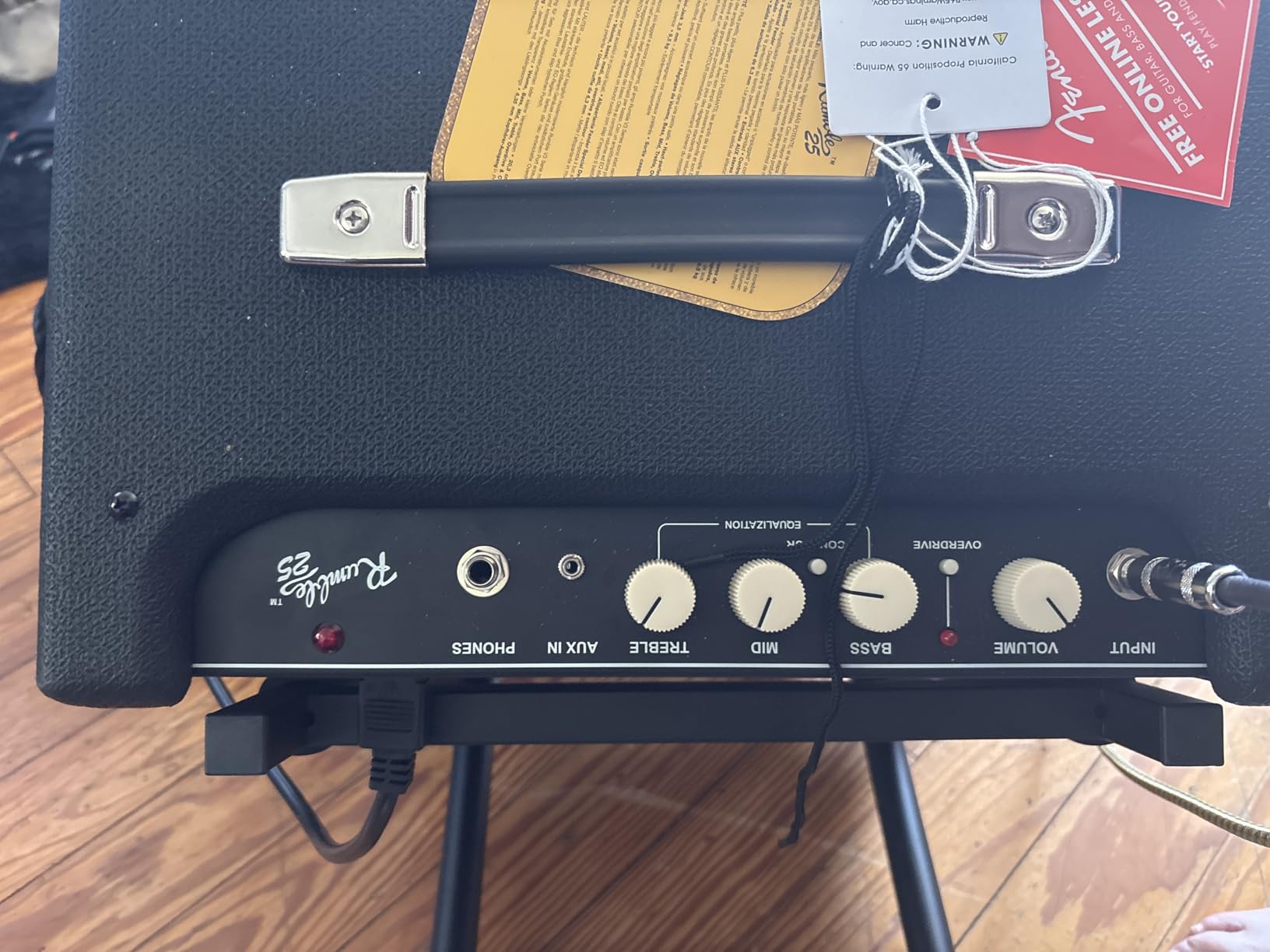 Fender Rumble 25 V3 Bass Amplifier, Bass Combo Amp, 25 Watts, with 2-Year Warranty, 8 Inch Speaker, with Overdrive Circuit and Mid-Scoop Contour Switch - Customer Photo 2