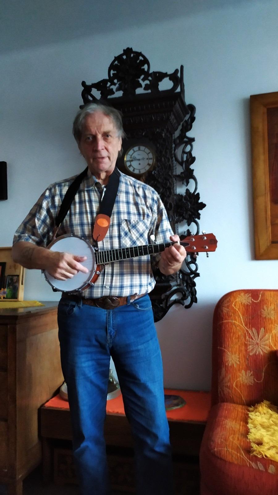 Vangoa Banjo 5 String Full Size Banjos Set with Resonator, Remo Head, Beginner Banjo Kit with Closed Back, Premium Accessories for Adults, Teenager Customer Review Vangoa Banjo 5 String Full Size Banjos Set with Resonator, Remo Head, Beginner Banjo Kit with Closed Back, Premium Accessories for Adults, Teenager - Customer Photo 1