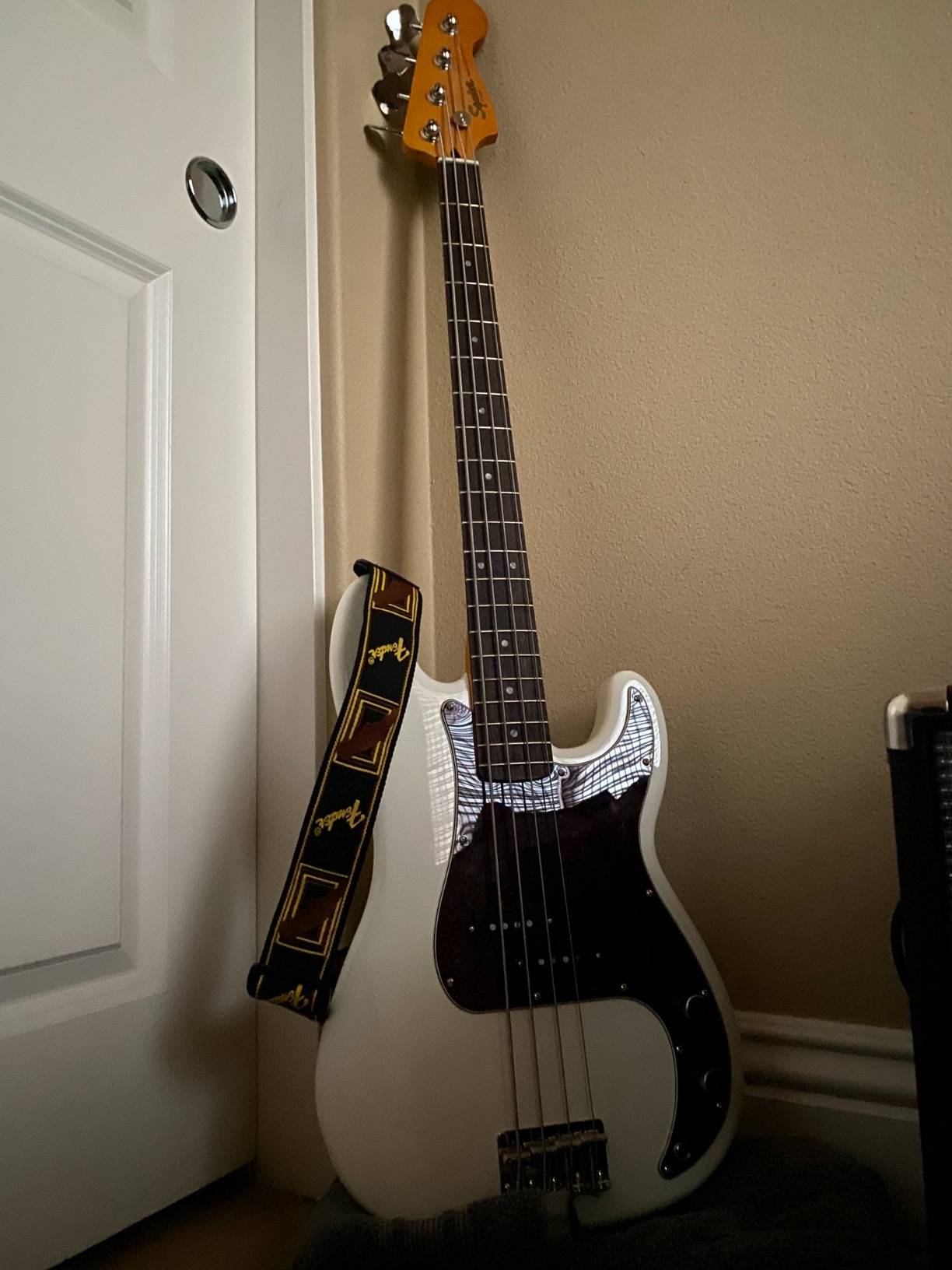 Squier Classic Vibe 60s Jazz Bass, Daphne Blue, Laurel Fingerboard - Customer Photo 1