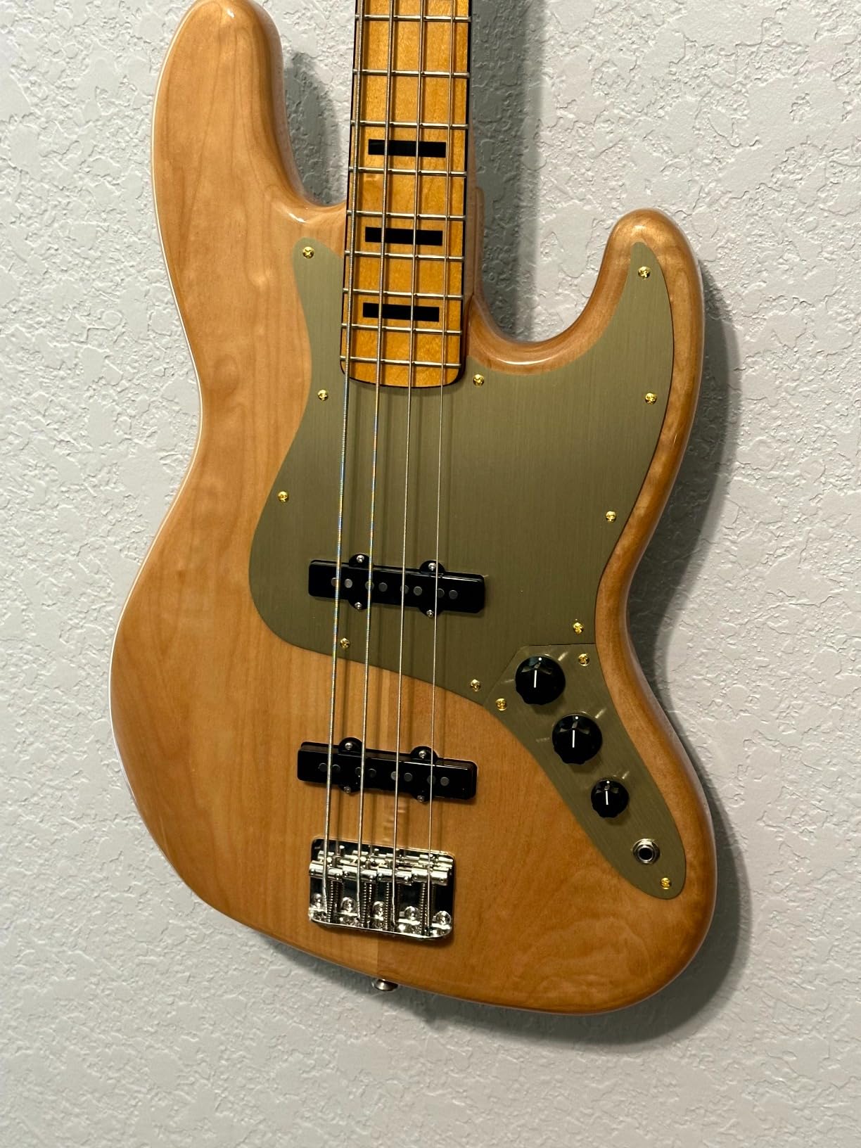 Squier Classic Vibe 70s 5-String Jazz Bass, Natural, Maple Fingerboard Customer Review Squier Classic Vibe 70s 5-String Jazz Bass, Natural, Maple Fingerboard - Customer Photo 2