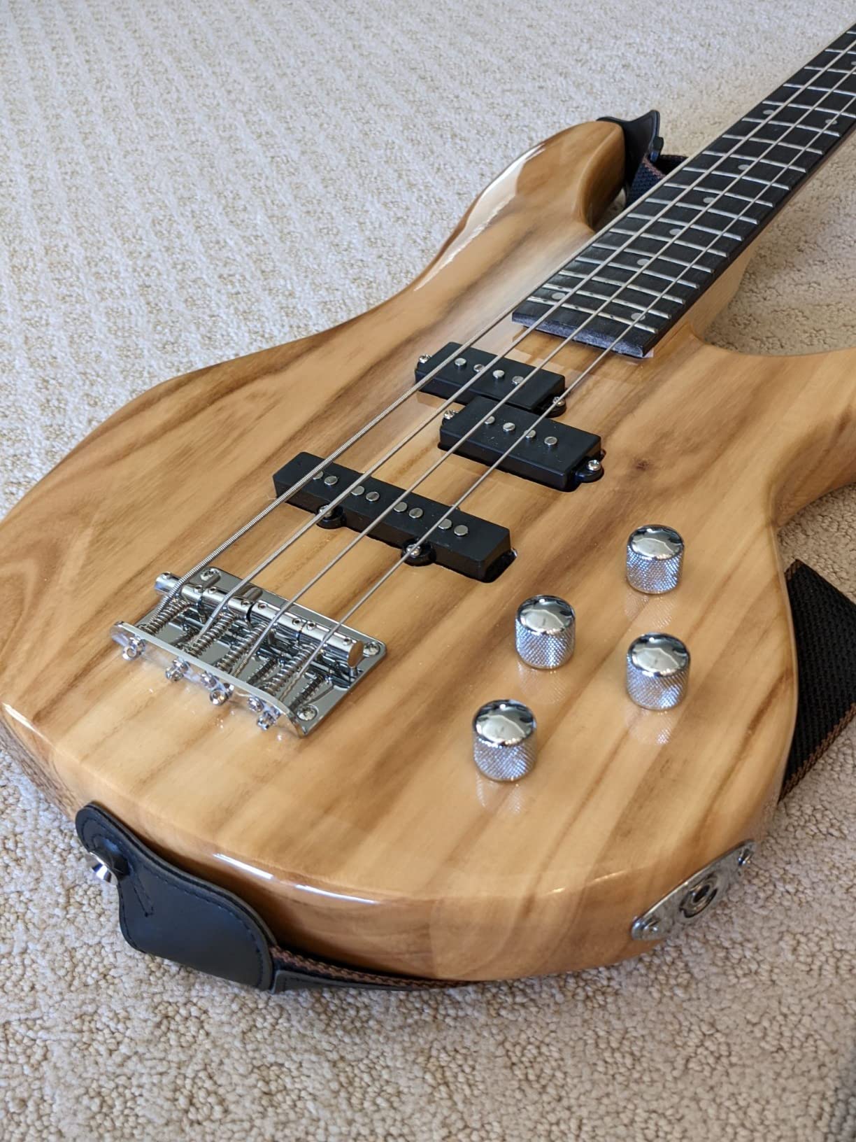 GLARRY Electric Bass Guitar Full Size 4 String Exquisite Stylish Bass with Power Line, Bag and Wrench Tool (Natural Wood) - Customer Photo 2