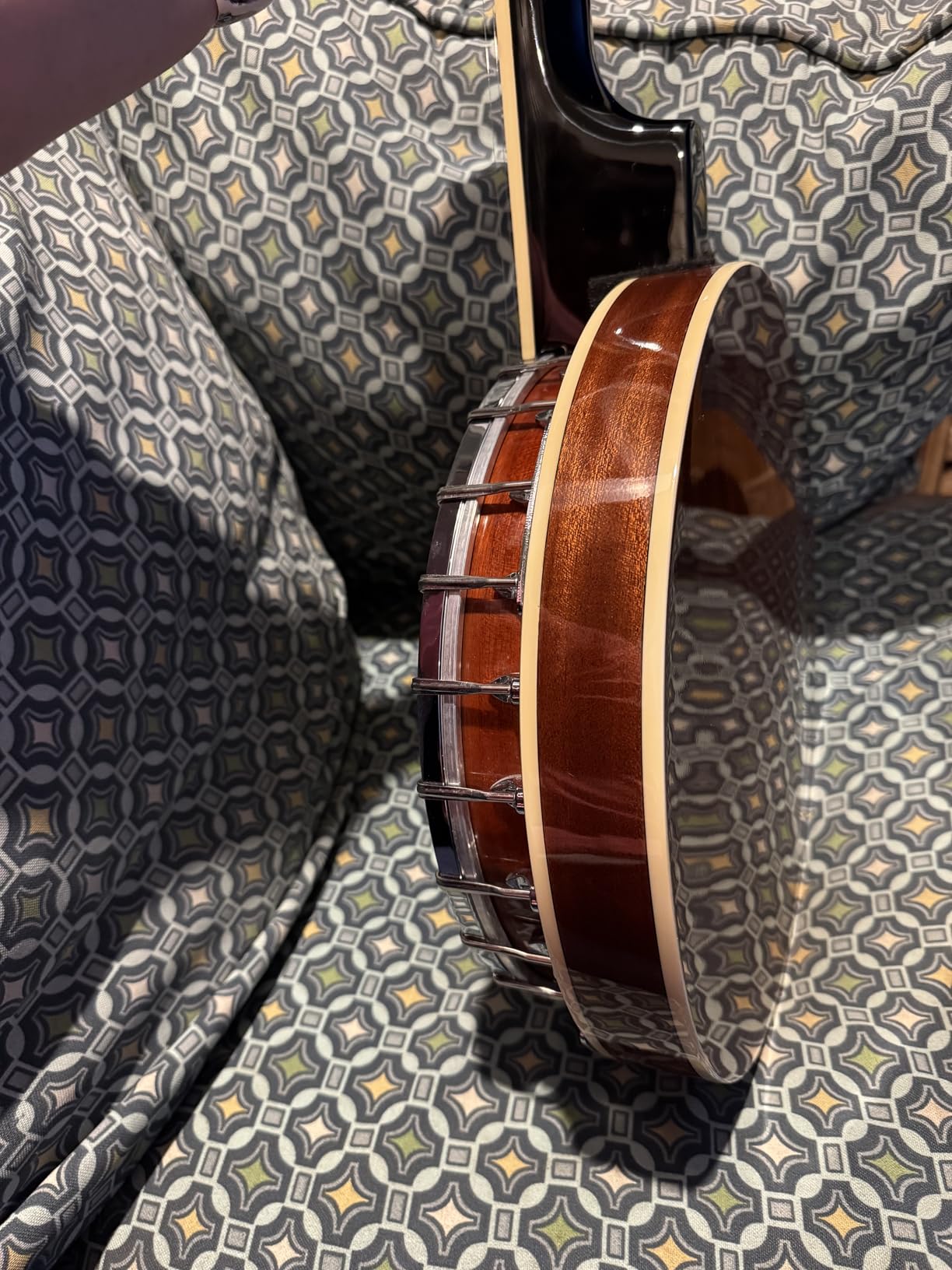 Vangoa 5 String Banjo Open Back Full Size Clawhammer Beginner Kit with Frosted Remo Head, Maple Banjo with Geared 5th Tuner, Natural Customer Review Vangoa 5 String Banjo Open Back Full Size Clawhammer Beginner Kit with Frosted Remo Head, Maple Banjo with Geared 5th Tuner, Natural - Customer Photo 1
