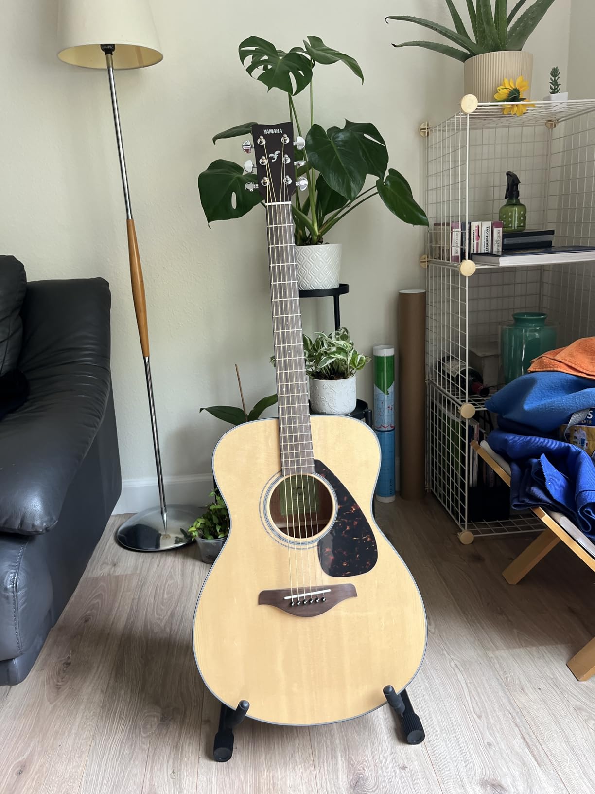 Yamaha 6 String Beginner Solid Spruce Top Traditional Western Dreadnought Acoustic Guitar With Rosewood FIngerboard, Natural Finish, Right, (FG800J NT) - Customer Photo 2