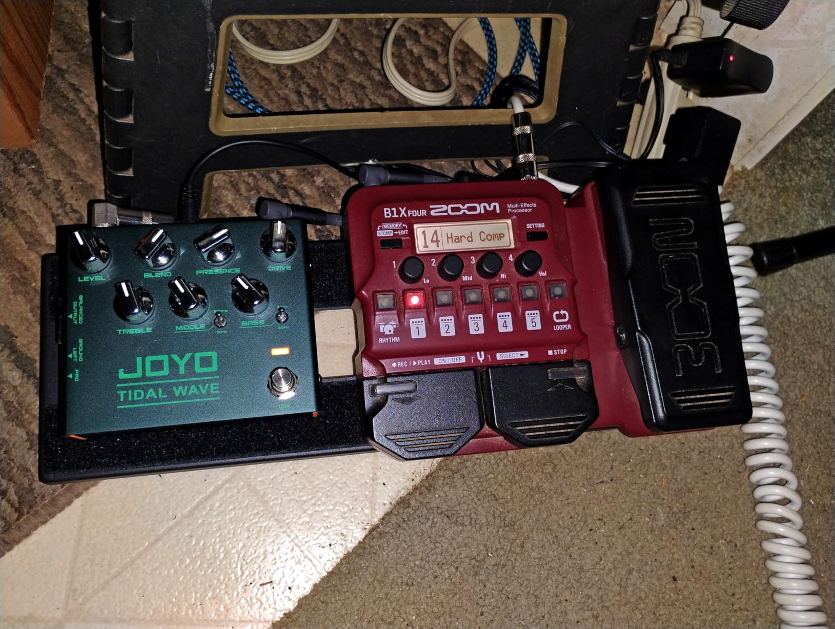 JOYO Bass Guitar Pedals High Gain Overdrive Effect Pedal with Independent Mid Frequency and Gain Boost for Bassist Electric Guitar Bass (DOUBLE THRUSTER R-28) - Customer Photo 1
