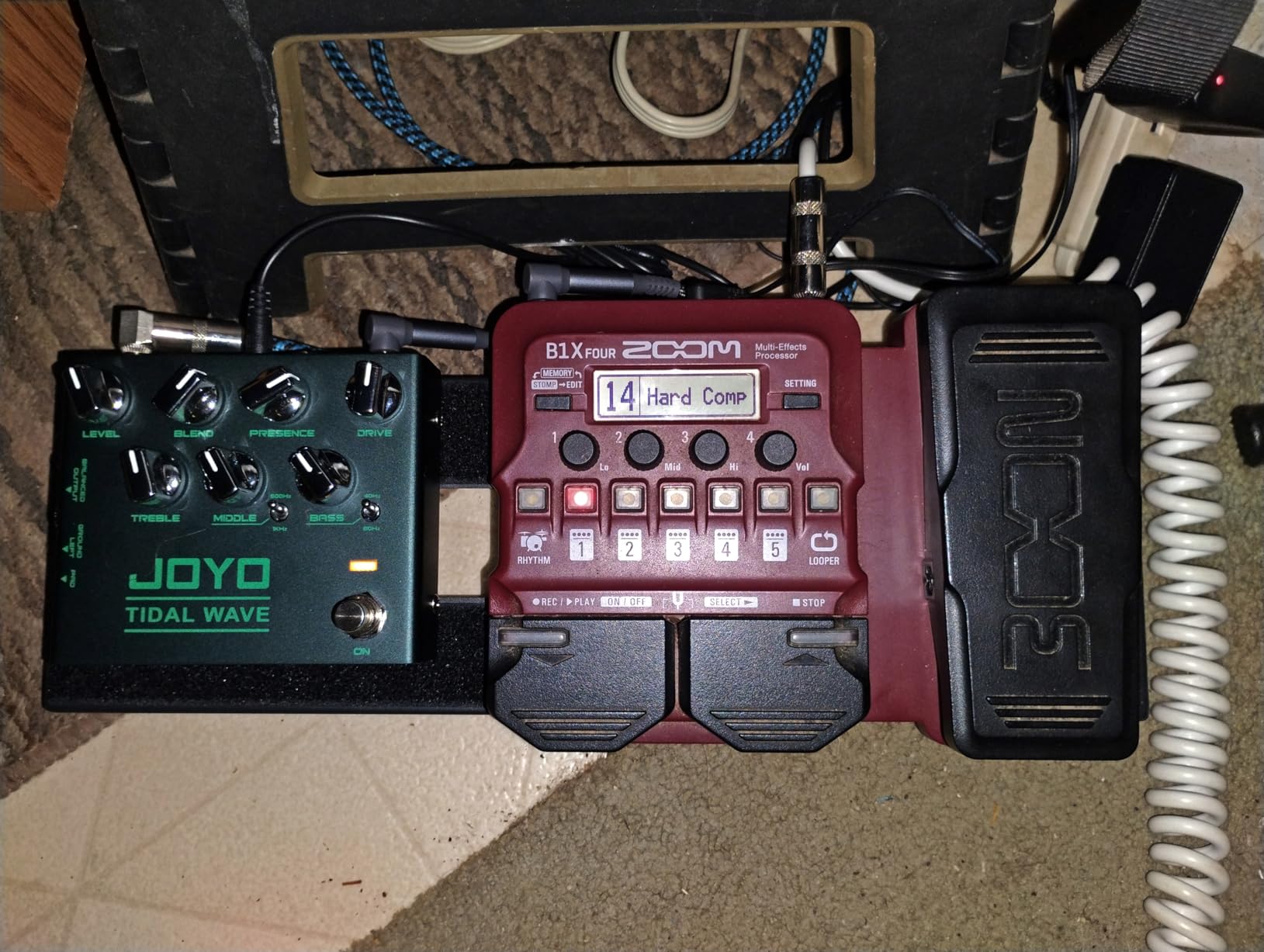 JOYO Bass Guitar Pedals High Gain Overdrive Effect Pedal with Independent Mid Frequency and Gain Boost for Bassist Electric Guitar Bass (DOUBLE THRUSTER R-28) - Customer Photo 2