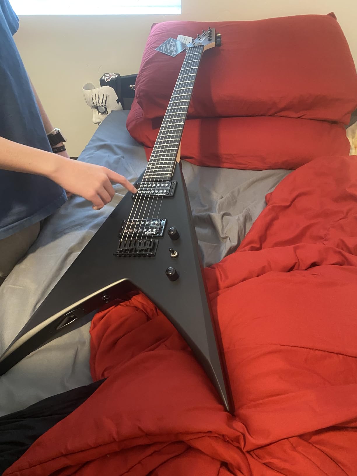 Jackson King V JS22 HT 7-string Electric Guitar - Satin Black - Customer Photo 1