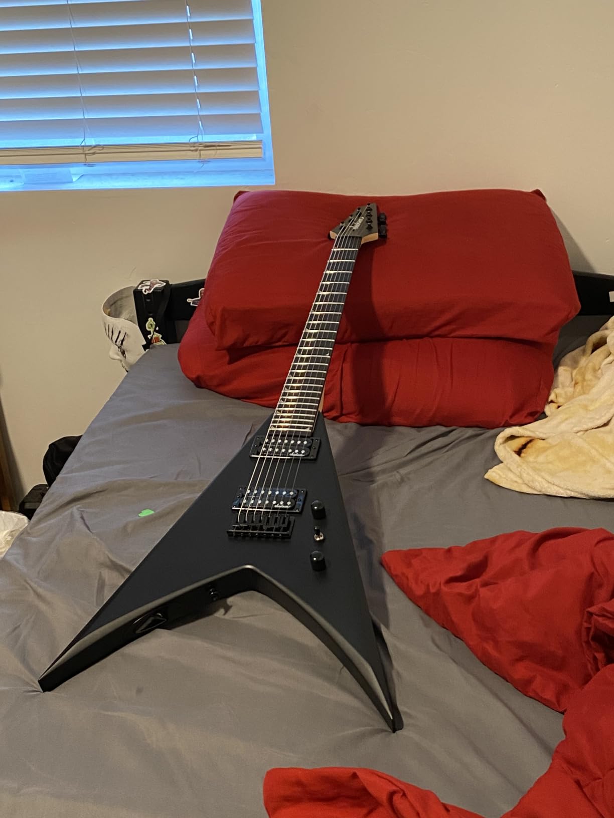 Jackson King V JS22 HT 7-string Electric Guitar - Satin Black - Customer Photo 2