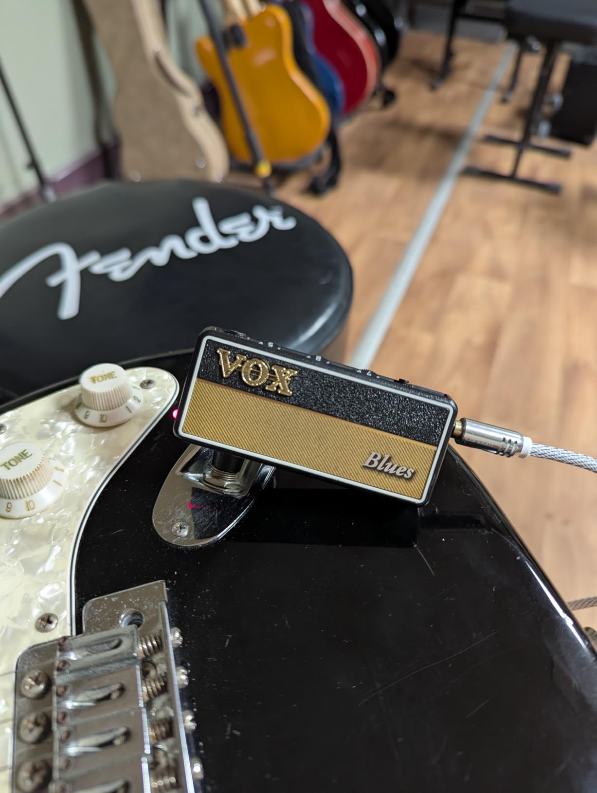 Vox amPlug 3 Plug-In Headphone Amplifier with Built-In Stereo Effects and Volume Control (Bass) - Customer Photo 1