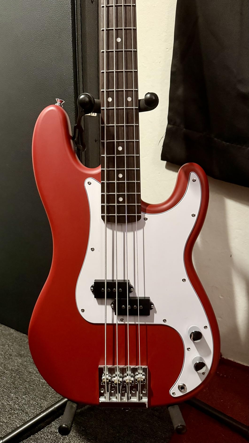 Fender Squier Debut Series Precision Bass Guitar, Beginner Guitar, with 2-Year Warranty, Includes Free Lessons, Dakota Red with Matte Finish - Customer Photo 1